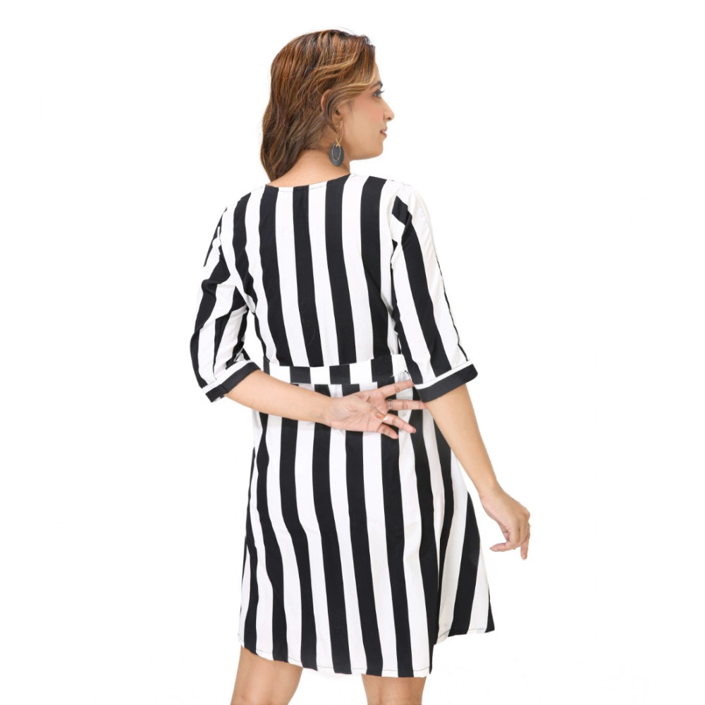 Snuggle Spot Women's Crep Striped Short Sleeve Dress (Black-White )
