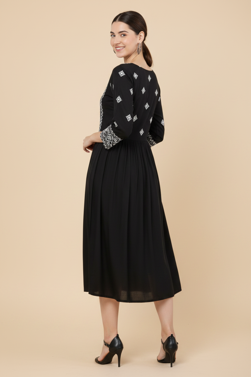 Snuggle Spot Women's Casual Rayon 3-4th Sleeves Kurti (Black)