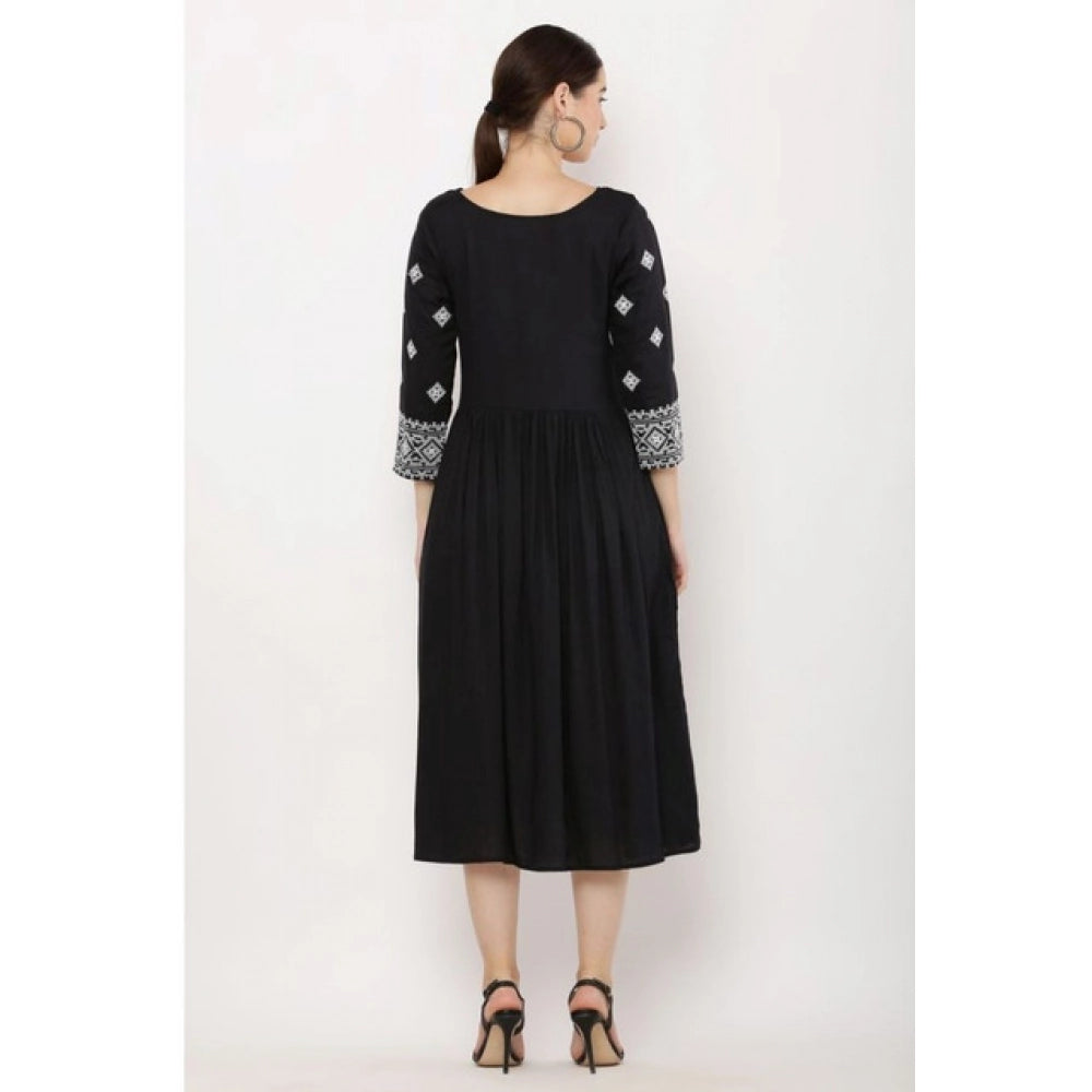 Snuggle Spot Women's Casual Rayon 3-4th Sleeves Kurti (Black)