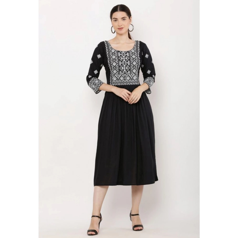 Snuggle Spot Women's Casual Rayon 3-4th Sleeves Kurti (Black)